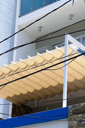 Palillería instalada por Blinds Company en un área social