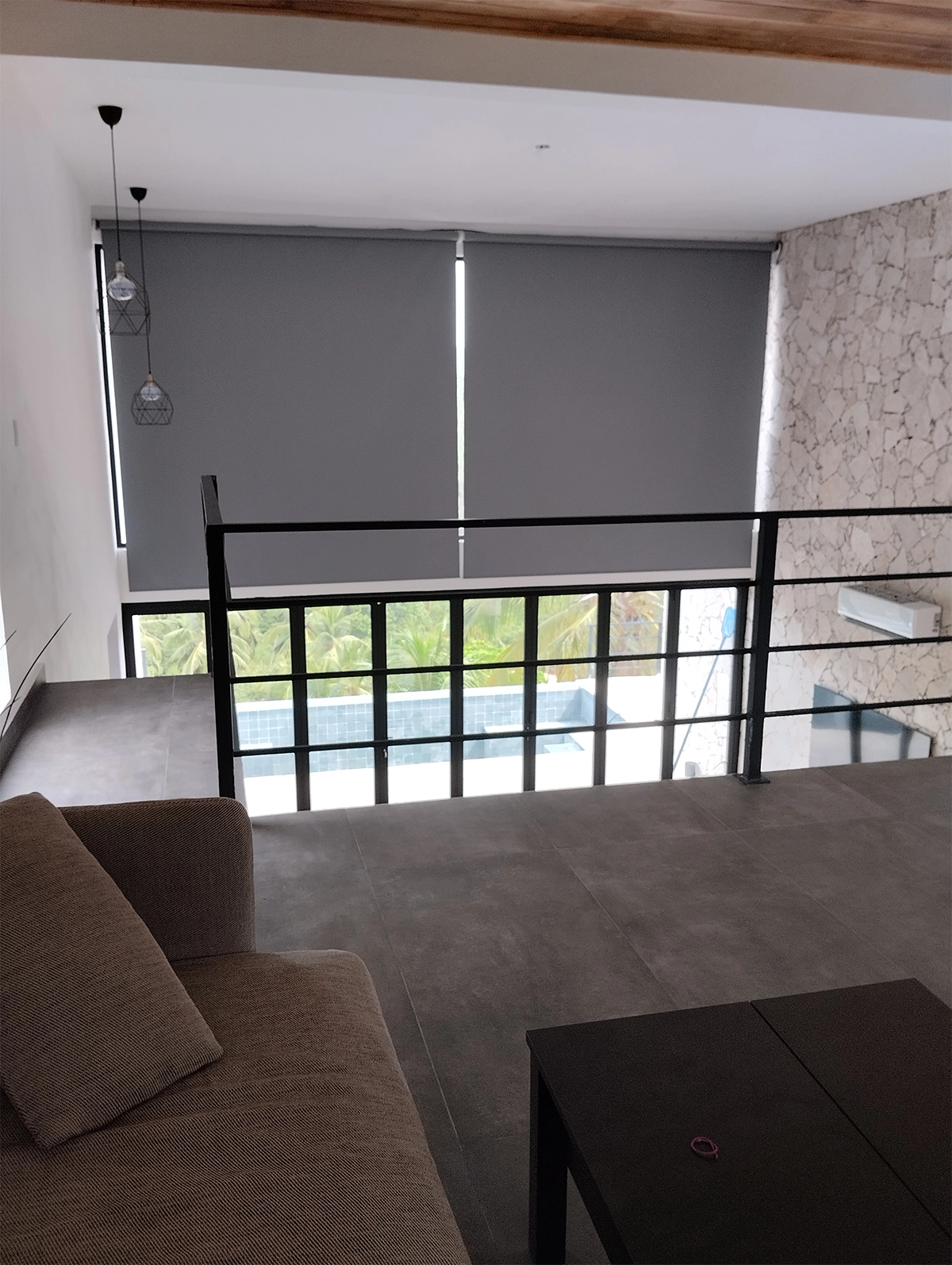 cortinas enrollables blackout instaladas en las terrenas