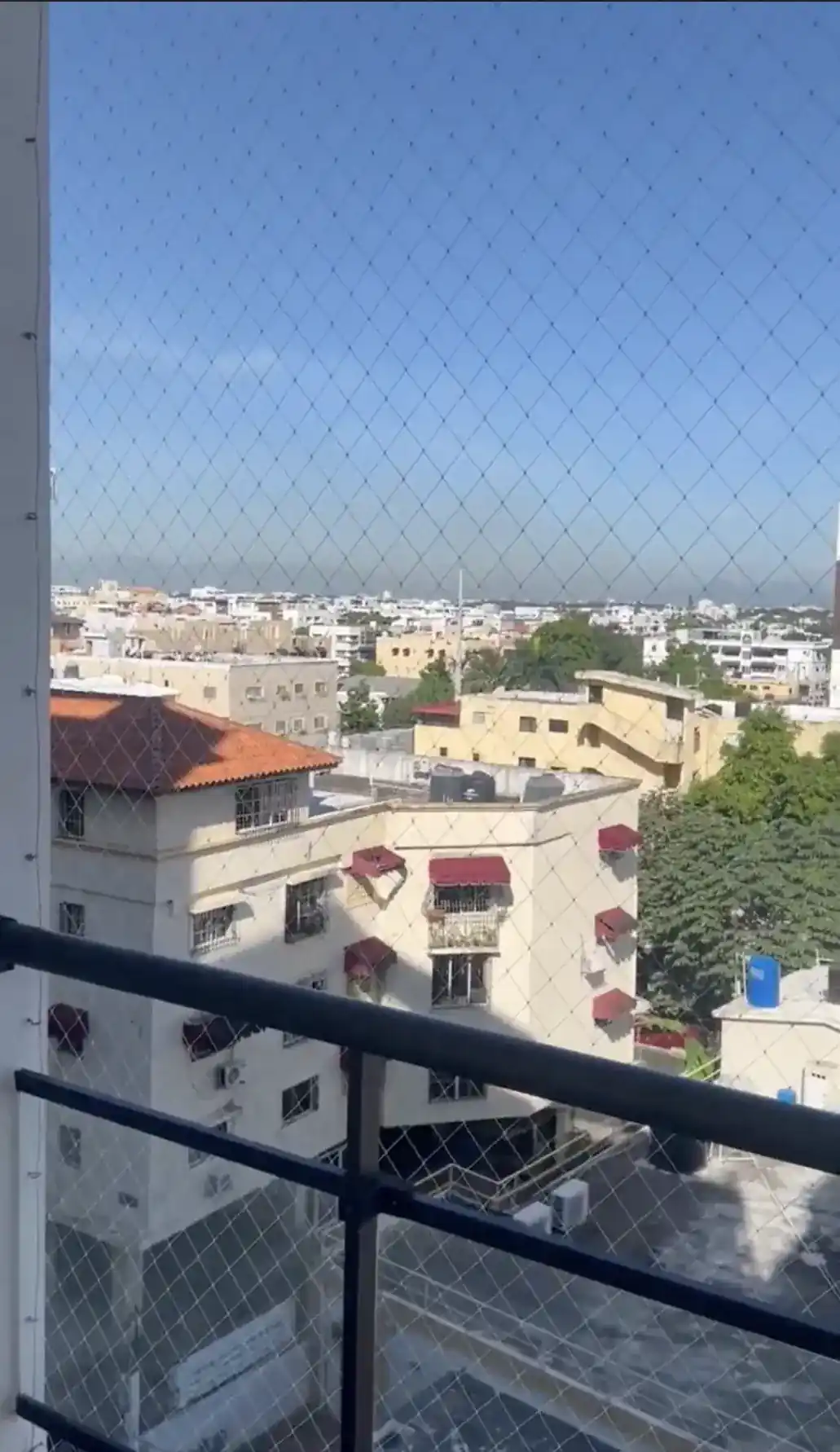Malla para balcón instalada a medida en República Dominicana