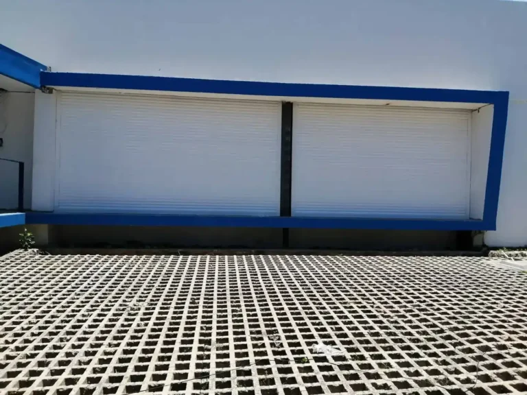 Instalación de Shutter eléctrico realizada por Blinds Company en La Romana
