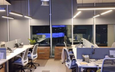 cortinas-roller-blackout-en-oficina-instaladas-por-blinds-company